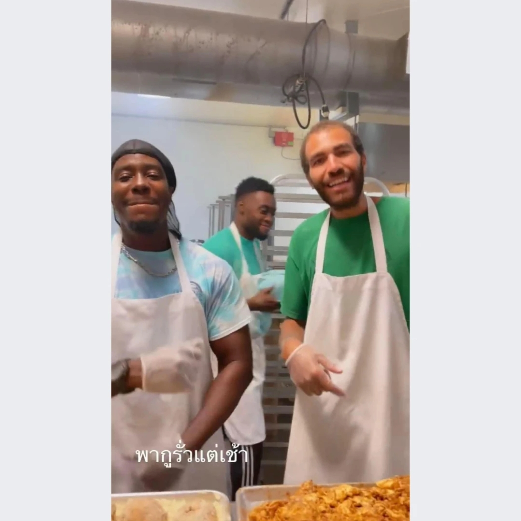 รีวิว review New Step Thomas Donut and Snack Shop Work and Travel Panama City Beach Florida wat2021 ส่วนใหญ่ มีแต่ชาวต่างชาติ คนผิวสี ยืนทอด ยืนปั้น คุยเฮฮา ยุ่งมาก ยุ่งน้อย คลีนล้างถูพื้น เจ้าของบ้านรับกลับ กินข้าวนอน ใช้ภาษานิดหน่อย