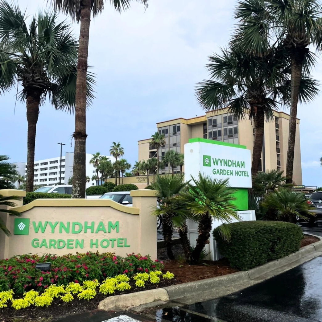 โรงแรม หน้าที่ ซักผ้า พับผ้า ปูเตียง เติมของ สระว่ายน้ำ review New Step Surf Style Work and Travel Fort Walton Beach Florida wat2024 Sale Associate ทำงานต่างประเทศ แลกเปลี่ยนวัฒนธรรม ทำงานปิดเทอม ฝึกภาษา อังกฤษ