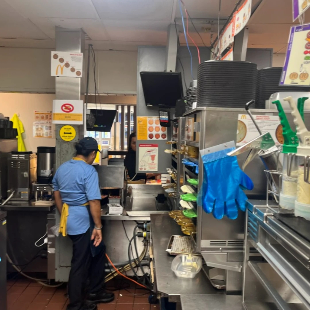 สาขา Destin Miramar Beach พี่เลี้ยง วันแรก เทรนนิ่ง รีวิว review New Step McDonald's Work and Travel Destin Florida wat2024 Team Member ทำงานต่างประเทศ แลกเปลี่ยนวัฒนธรรม ทำงานปิดเทอม ฝึกภาษา อังกฤษ