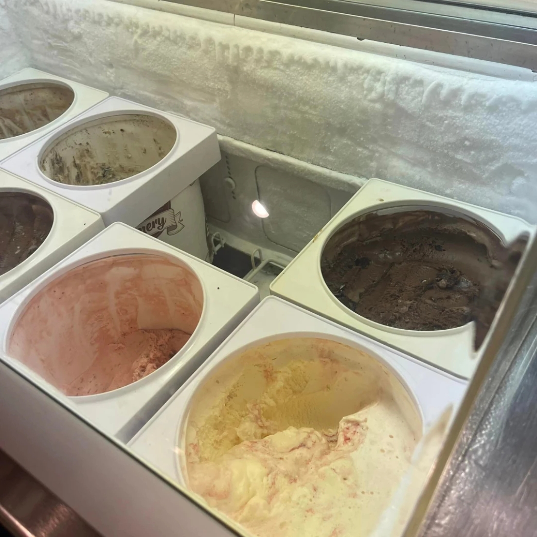 ร้านขนม ของหวาน ขนม ขนมหวาน review New Step Dollywood Work and Travel Pigeon Forge Tennessee wat2024 Team Member ทำงานต่างประเทศ แลกเปลี่ยนวัฒนธรรม ทำงานปิดเทอม ฝึกภาษา อังกฤษ