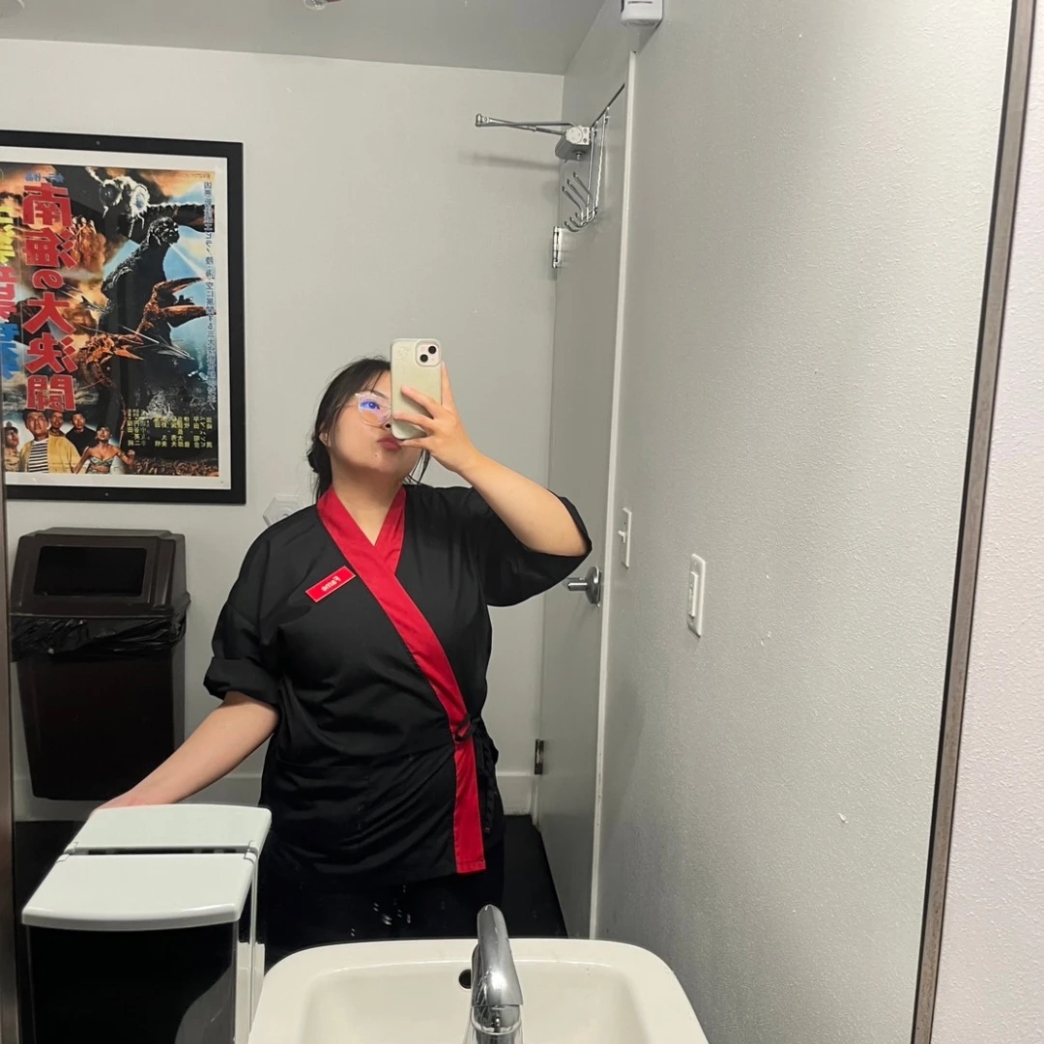 งานสาม ร้านซูชิ ร้านอาหาร ร้านอาหารญี่ปุ่น ซูชิ สเต๊ก Host หน้าที่ เสิร์ฟ รับลูกค้า Food Runner งานแอบเหนื่อย เรต ทิป ชั่วโมง ยูนิฟอร์ม สวัสดิการ ส่วนลด ส่วนลพนักงาน น้ำ งานสี่ ร้านพิซซ่า Melin Pizza เพื่อนร่วมงาน เพื่อนดี สังคม สังคมดี รับไม่เยอะ รีวิว review New Step McDonald’s Work and Travel Miramar Beach Florida wat2024 Crew Member ทำงานต่างประเทศ แลกเปลี่ยนวัฒนธรรม ทำงานปิดเทอม ฝึกภาษา อังกฤษ