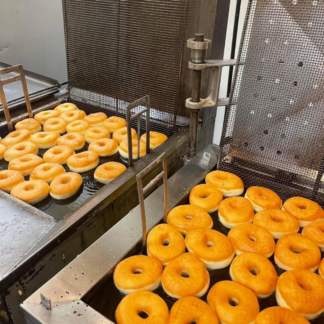 รีวิว review New Step Thomas Donut and Snack Shop Work and Travel Panama City Beach Florida wat2021 เวลาการทำงาน ทำงานตอนกลางคืน นอนกลางคืน เสร็จเร็ว เสร็จช้า เวลาไม่ตายตัว คนอึด ถึก ทน ทนน้ำมัน ทนความร้อน