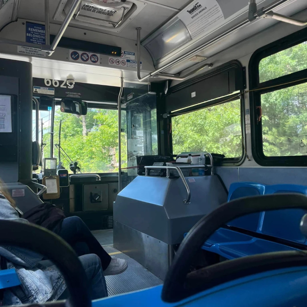 เมือง การเดินทาง บัส bus j1 รีวิว review New Step Palace Playland Work and Travel Old Orchard Beach Maine wat2024 Prize Counter