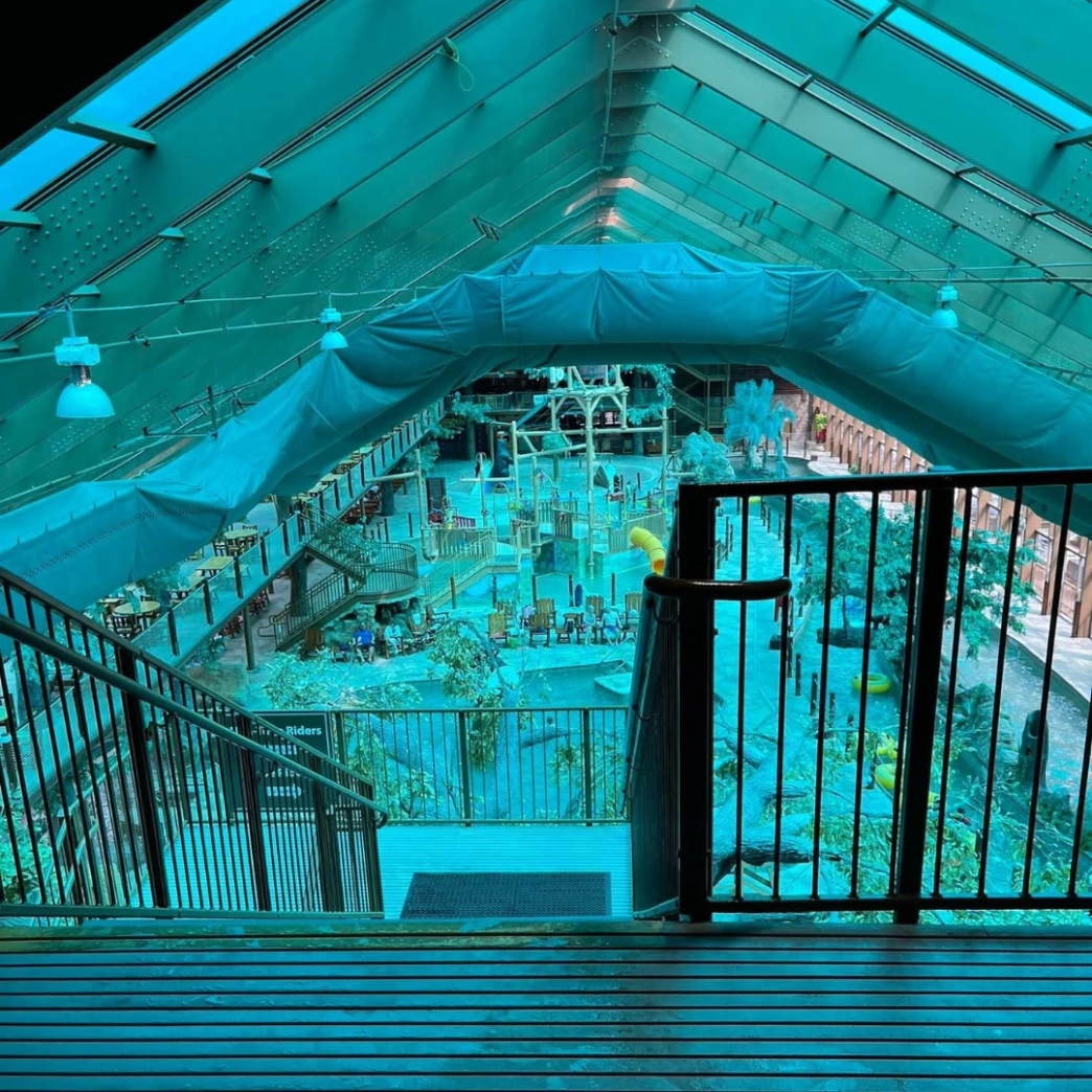 สวนน้ำ สระว่ายน้ำ ต่างชาติ ต่างประเทศ รีวิว review New Step Westgate Smoky Mountain Resorts Work and Travel wat2022 Lifeguard Tennessee