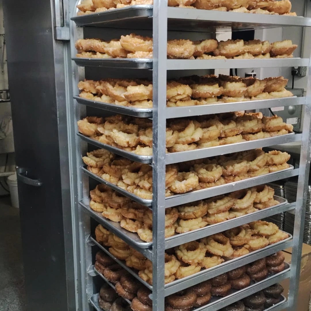 งาน ตำแหน่ง ปั้นโดนัท ผสมแป้ง ทอดโดนัท ราดน้ำตาลรีวิว review New Step Thomas Donut and snack shop Work and Travel Panama City Beach Florida wat2024 Donut Maker