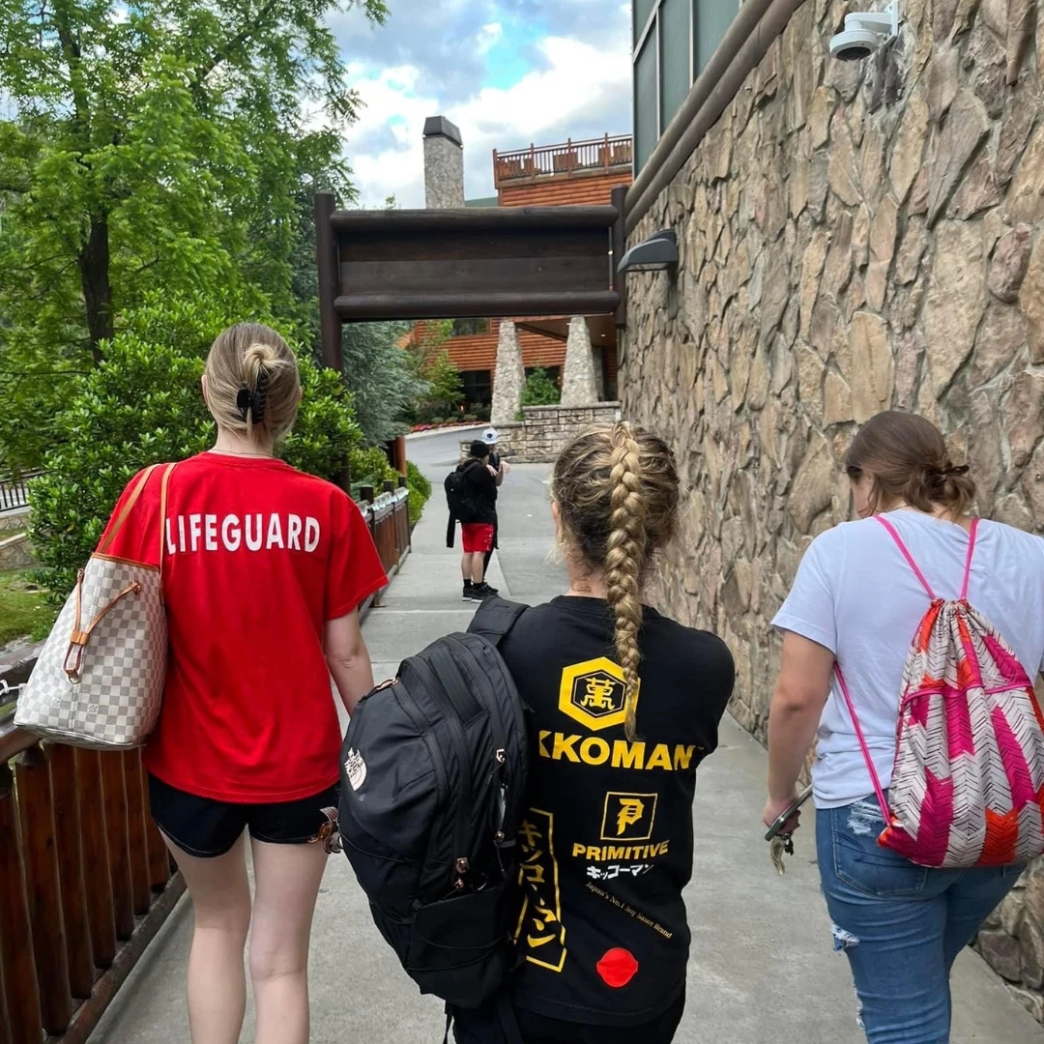 สระว่ายน้ำ ไลฟ์การ์ด งานต่างประเทศ รีวิว review New Step Westgate Smoky Mountain Resorts Work and Travel wat2022 Lifeguard Tennessee