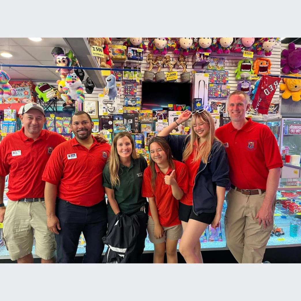 รีวิวงาน งาน ทำงานต่างประเทศ อบรม training เพื่อนร่วมงาน รีวิว review New Step Palace Playland Work and Travel Old Orchard Beach Maine wat2024 Prize Counter